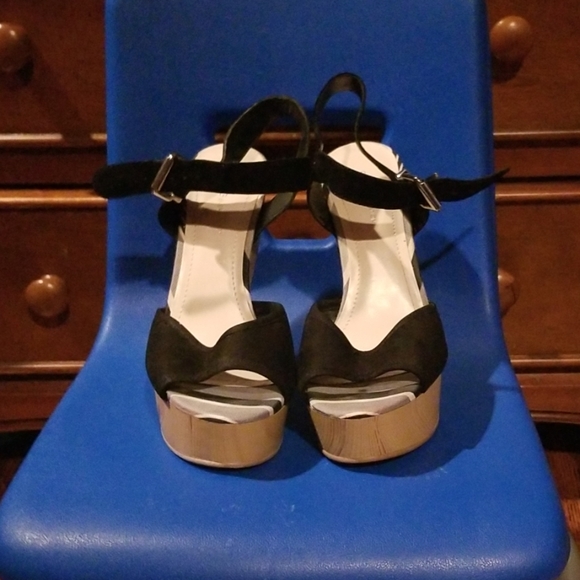 Shoes - Picture 2 of 2